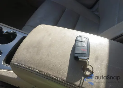 2017 Jeep Grand Cherokee Overland 4X2 z USA, uszkodzony, nr VIN 1C4RJECG3HC609345